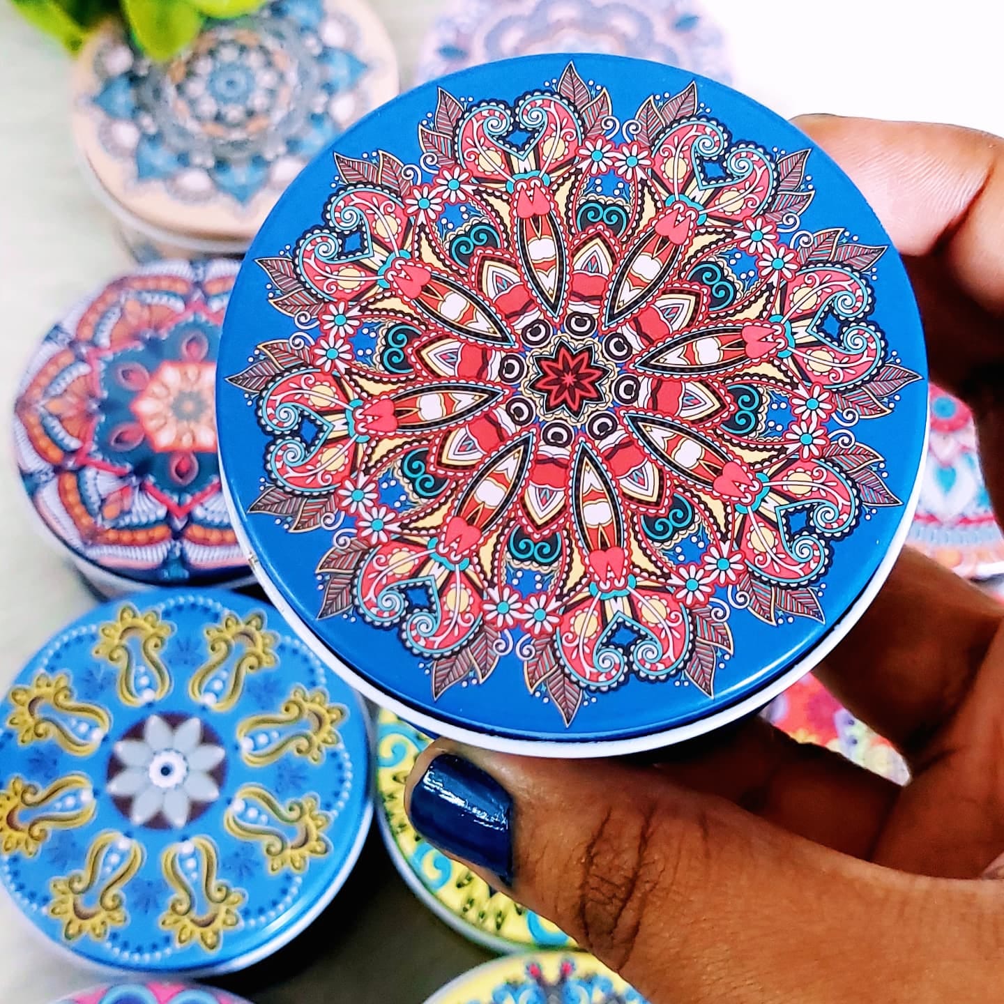 Plain Circular Shaped Tin box- Random Design - Image 2