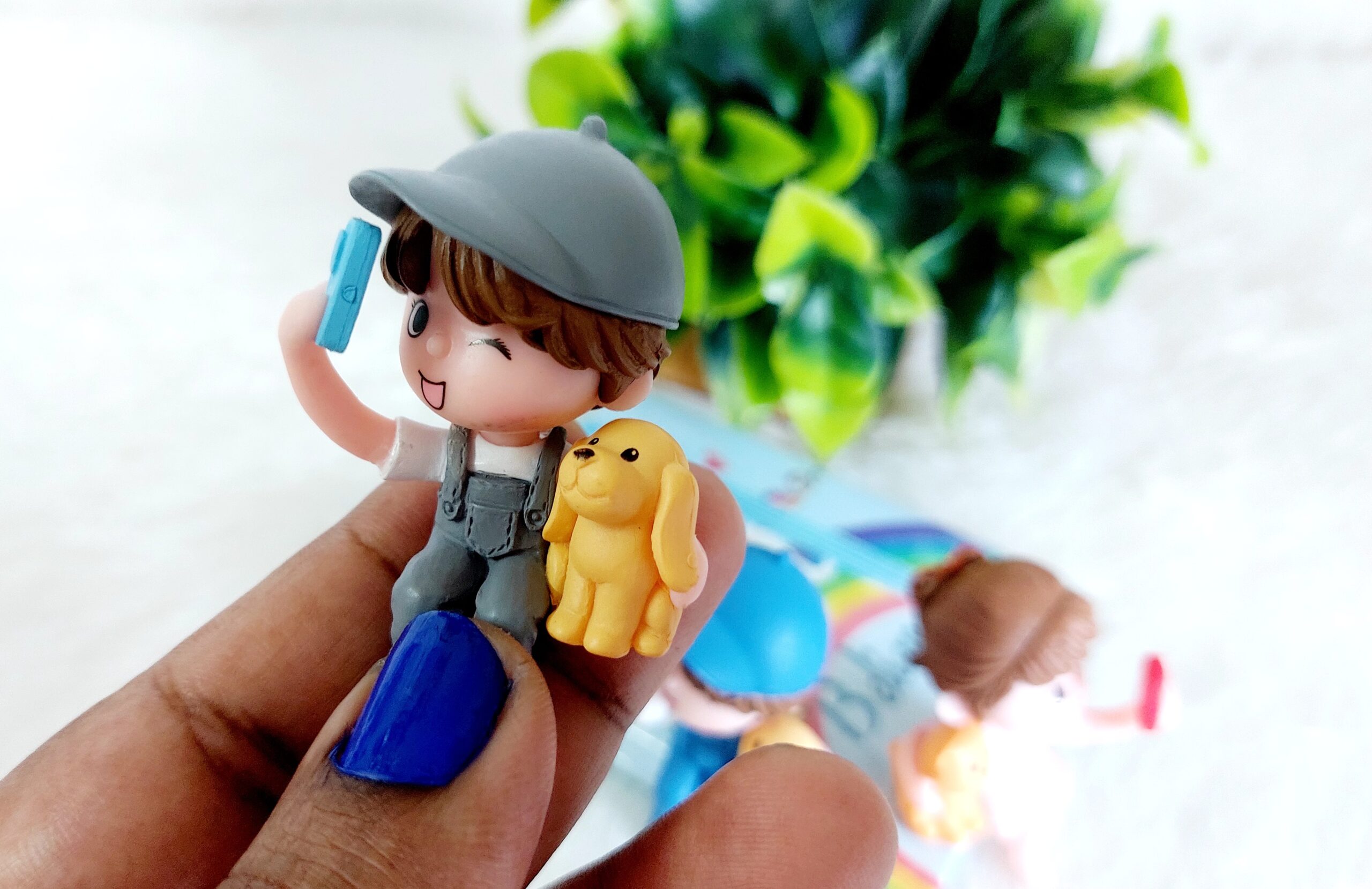 Selfie Couple Miniature Doll - Image 8