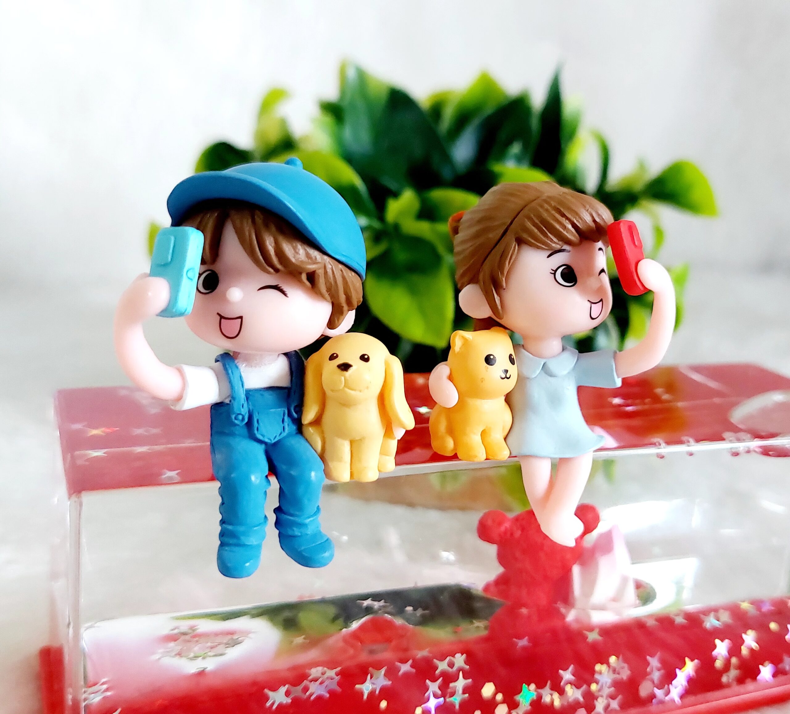 Selfie Couple Miniature Doll - Image 2
